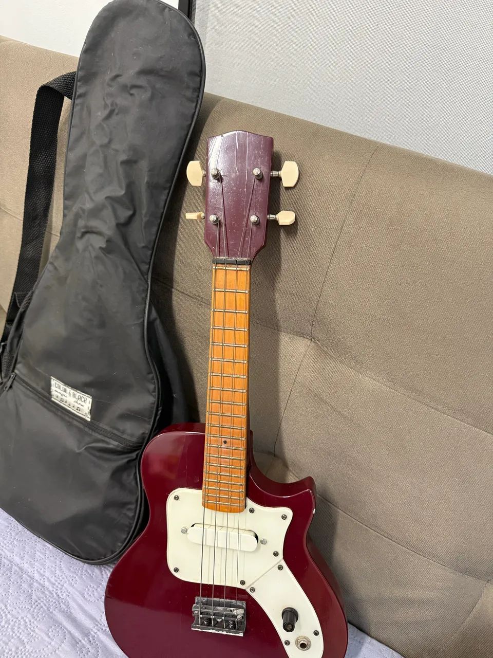 Mini Guitarra Elétrica Infantil Funcionando + Capa (Sem Cabo) - Foto 2