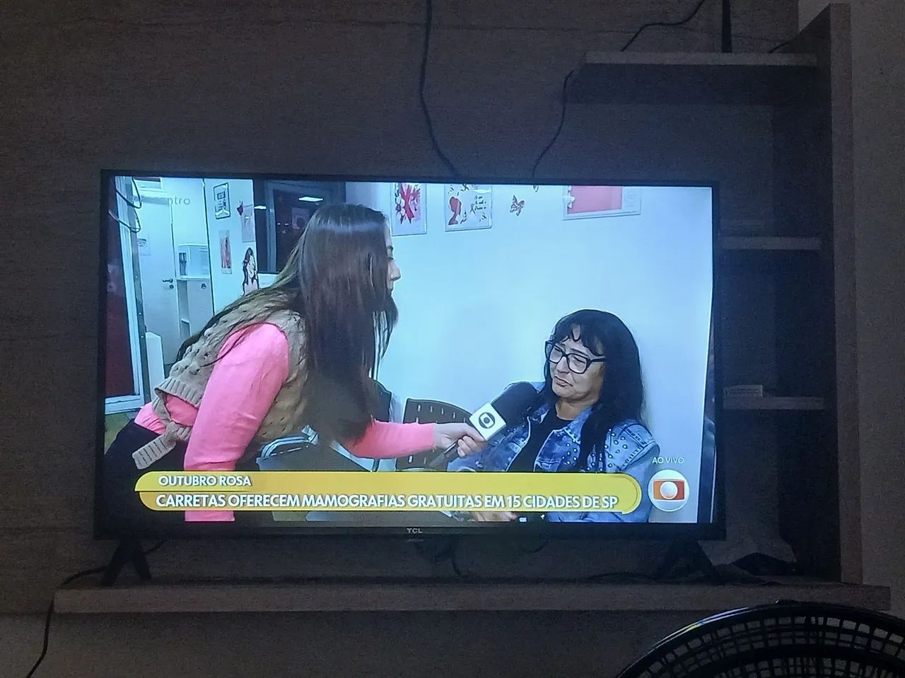 TV TCL DOIS MESES DE USO AINDA COM GARANTIA TEM CAIXA  - Foto 3