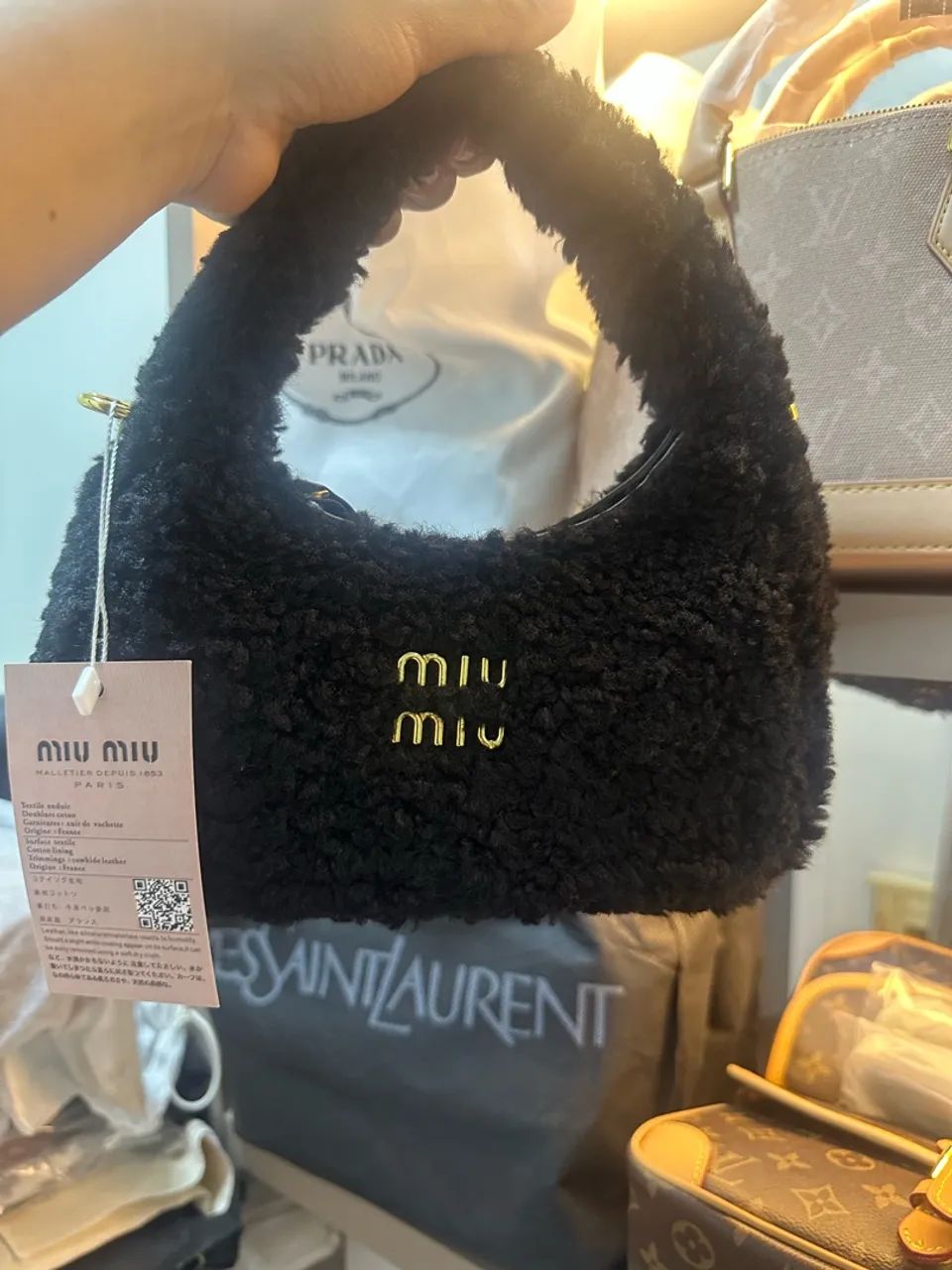 Miu miu bolsa Mini shearling wander Pelucia  - Foto 2
