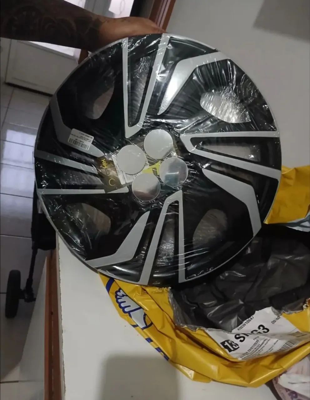 Jogo 4 Calota 15 Preto Prata Onix Hatch Plus 2020 2022 2024 Prata