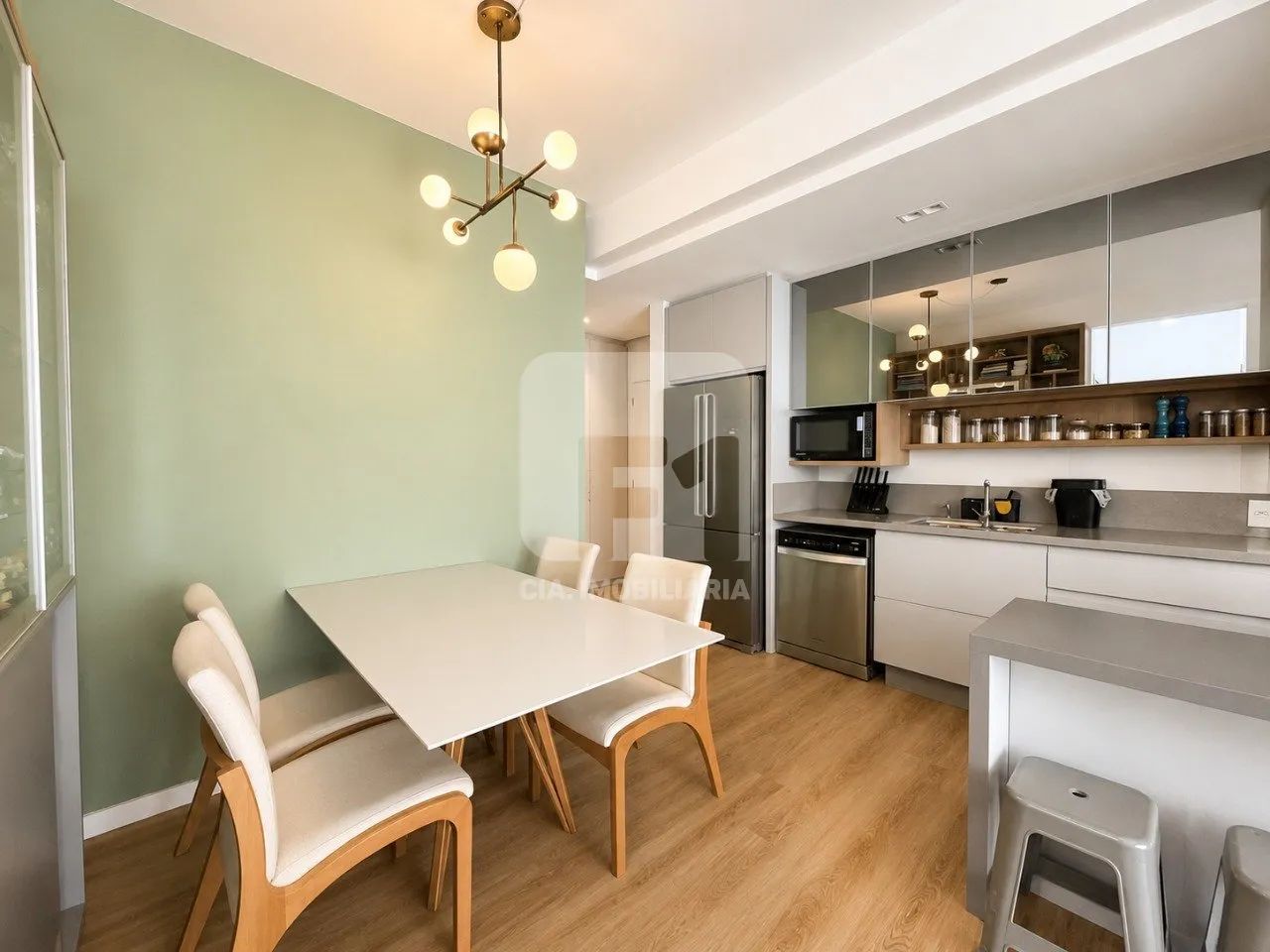 Apartamento de 2 dormitórios à venda no Centro