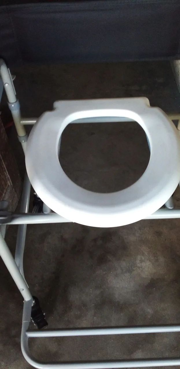 Cadeira higiênica  - Foto 2