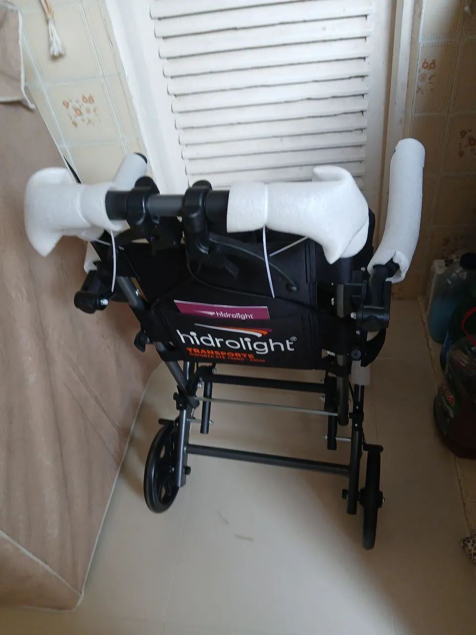 Cadeira de rodas, assento de silicone e cadeira de banho novos. - Foto 4