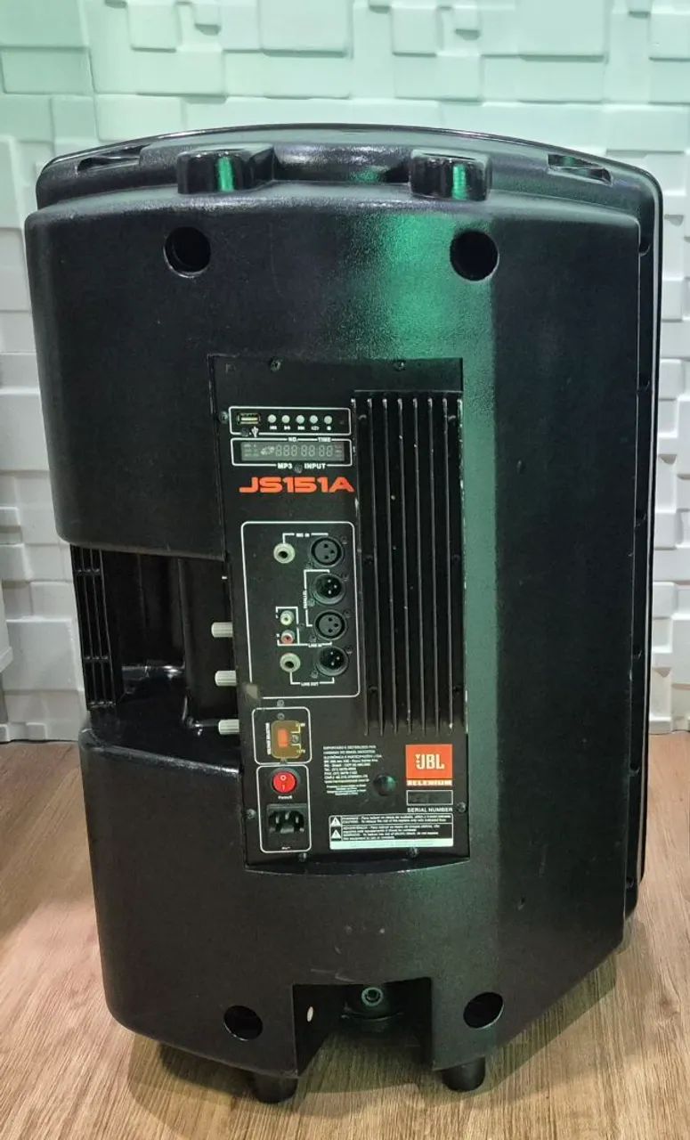 Vendo caixa JBL 15 modelo JS151A - Foto 4