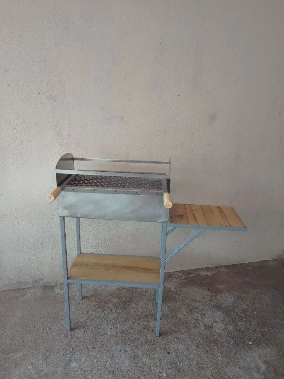 Churrasqueira de inox com base 