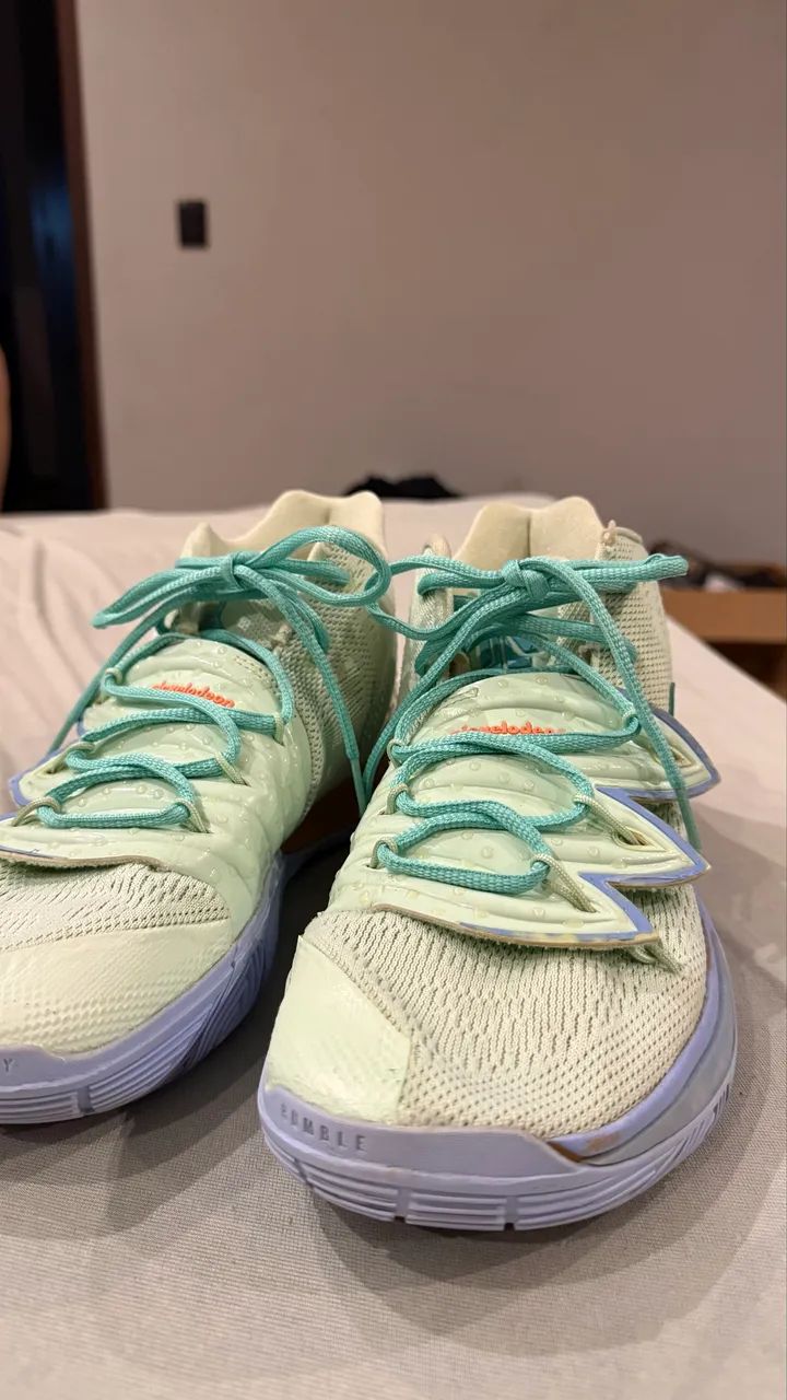Tenis Kyrie 5 Squidward Tam 42