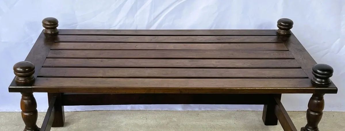 Mesa retangular baixa de centro em madeira clara, tampo vazado com réguas *Descrição - Foto 5