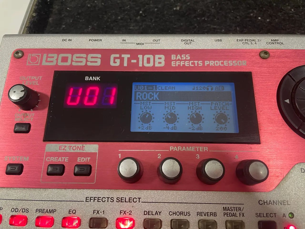 BOSS GT-10B 中古美品　完動品 Boss GT-10B - Pedaleira de Baixo + Case Rígido + Fonte Original