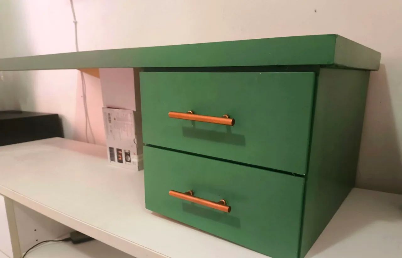 Selling or trading a custom-designed laminated desk