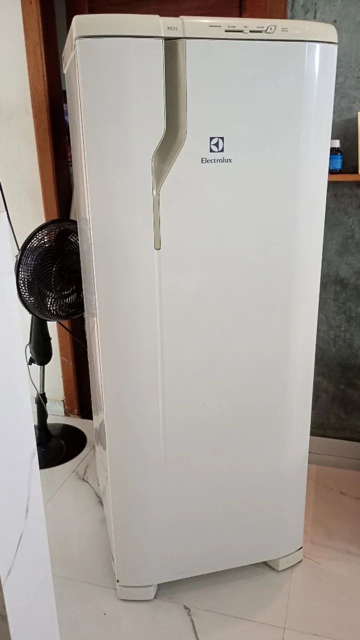 Geladeira Electrolux degelo seco 320 litros  - Foto 4