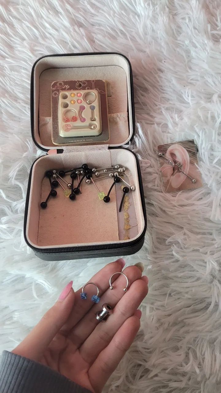 lotinho de piercing, tem 2 que estão novos no saquinho