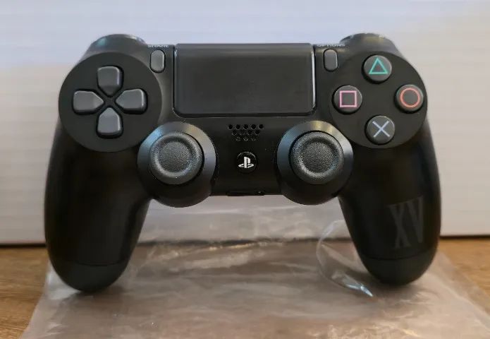 Console PS4 Slim Final Fantasy XV Luna Edition 1Tb Desbloqueado