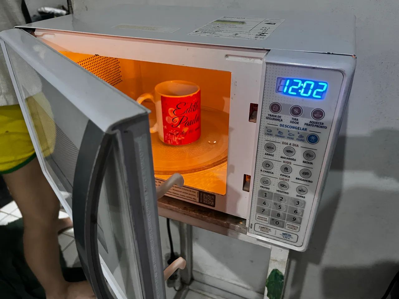 Microondas Electrolux 20 litros funcionando  - Foto 3