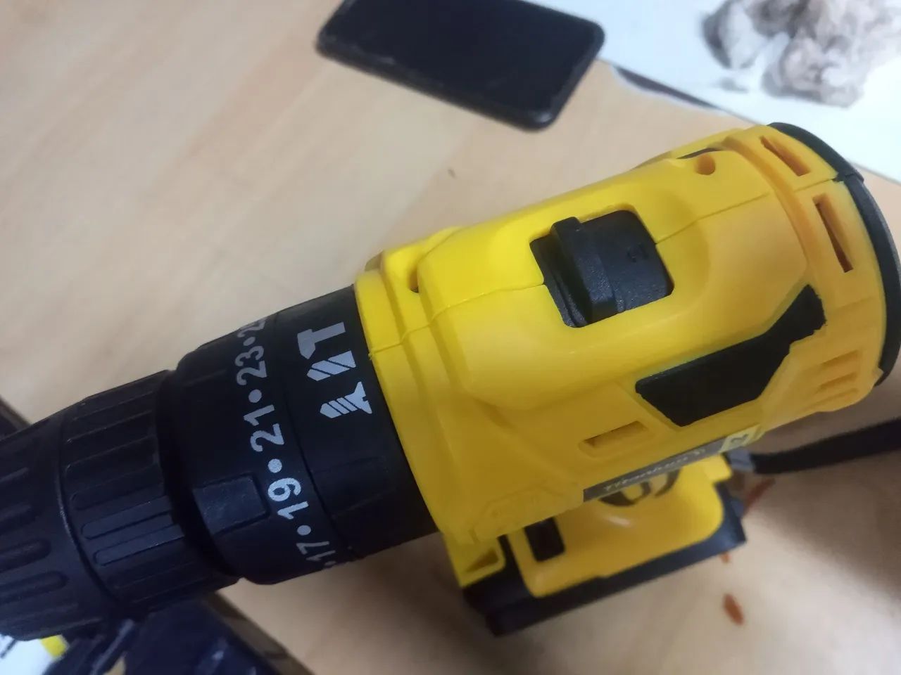 Parafusadeira Titanium 21v 2 baterias nova zero show 