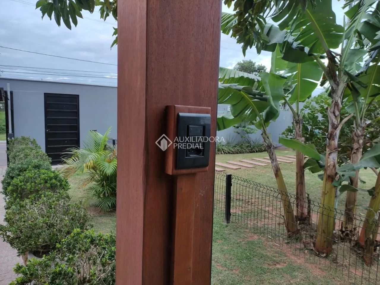 Terreno de 900m² com uma casa - Foto 4