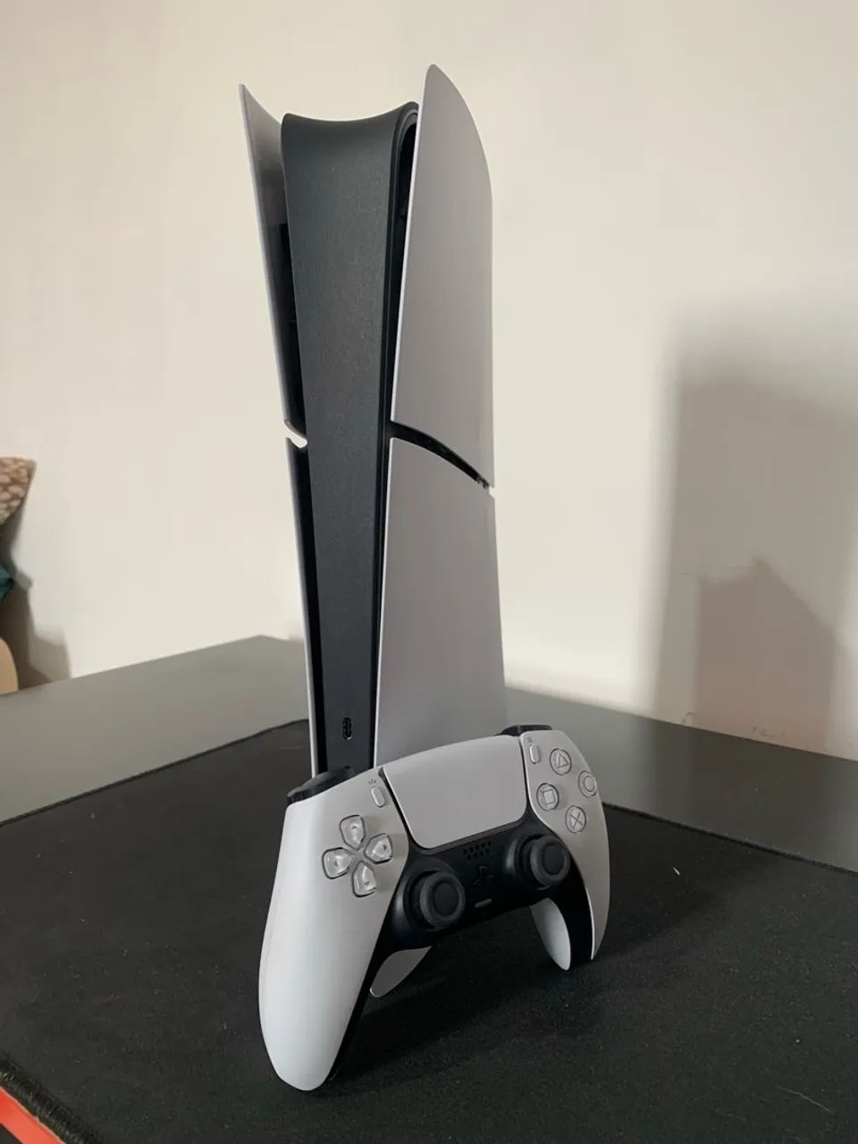 PS5 slim digital. Com 2 controles. - Foto 4