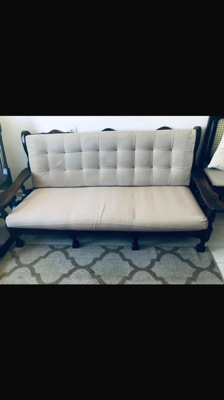 Conjunto de sofá de madeira colonial no linho 
