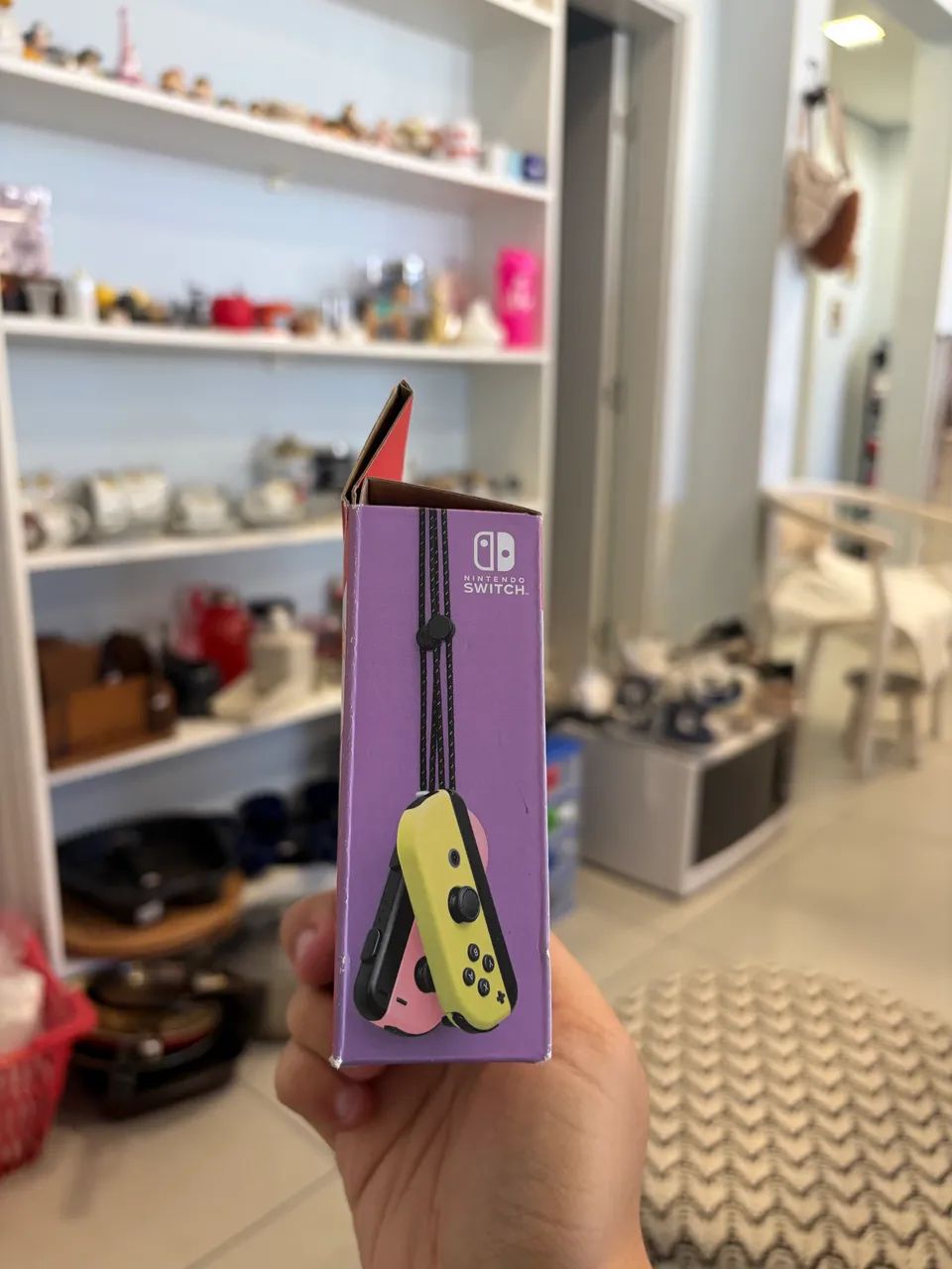 Controle Nintendo Switch Rosa/Amarelo - Foto 3