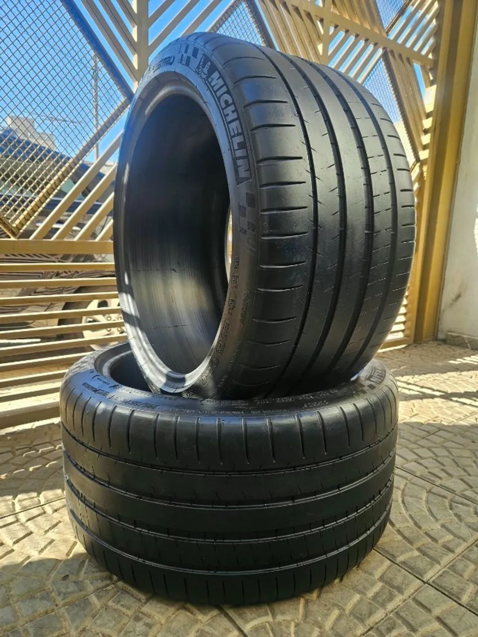 Pneu aro 20 295/35R20 - 295/35/20 Michelin pilot super sport 105Y