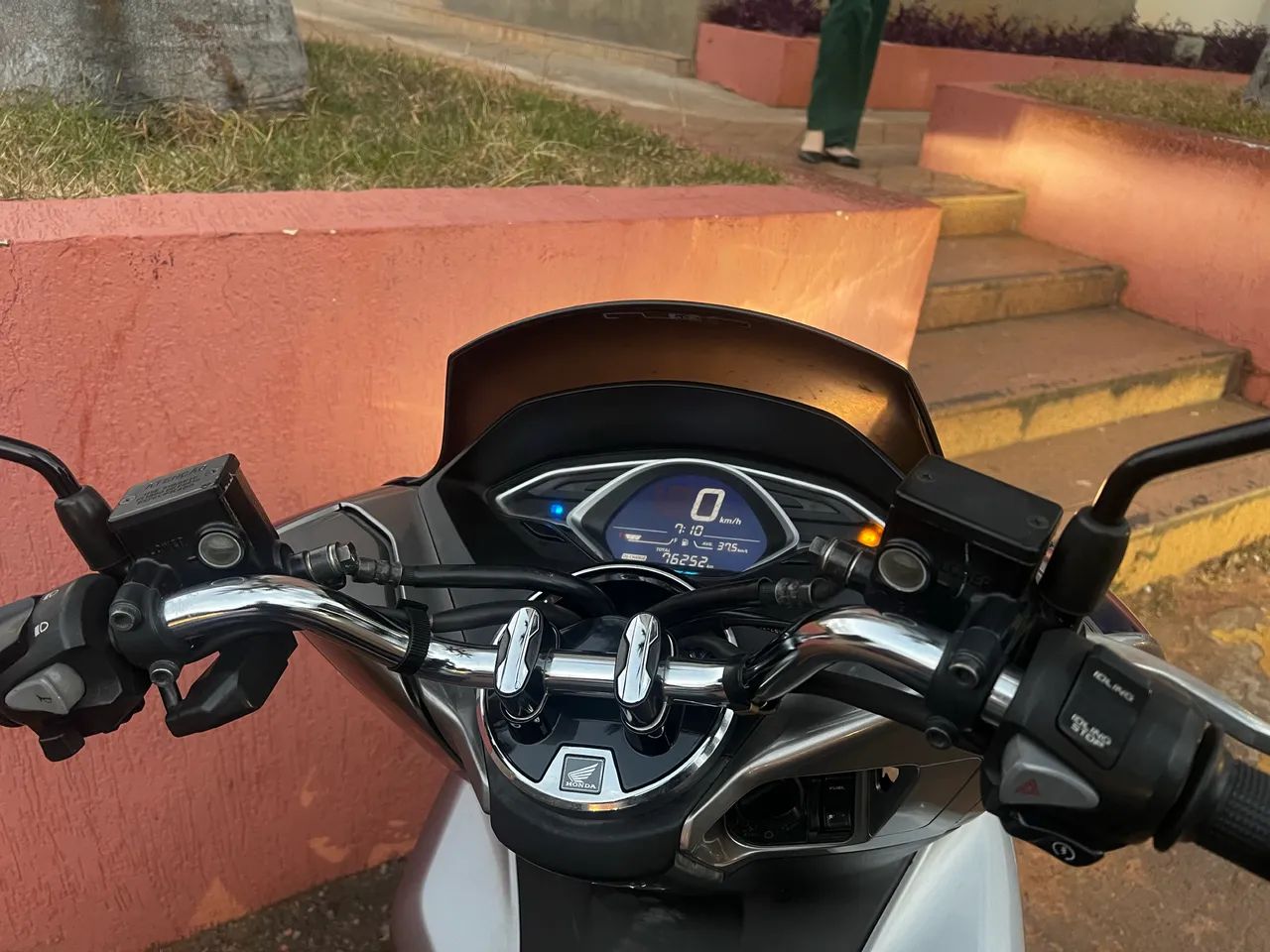 HONDA PCX Sport 2021- ACEITO TROCA POR CARRO - Foto 5