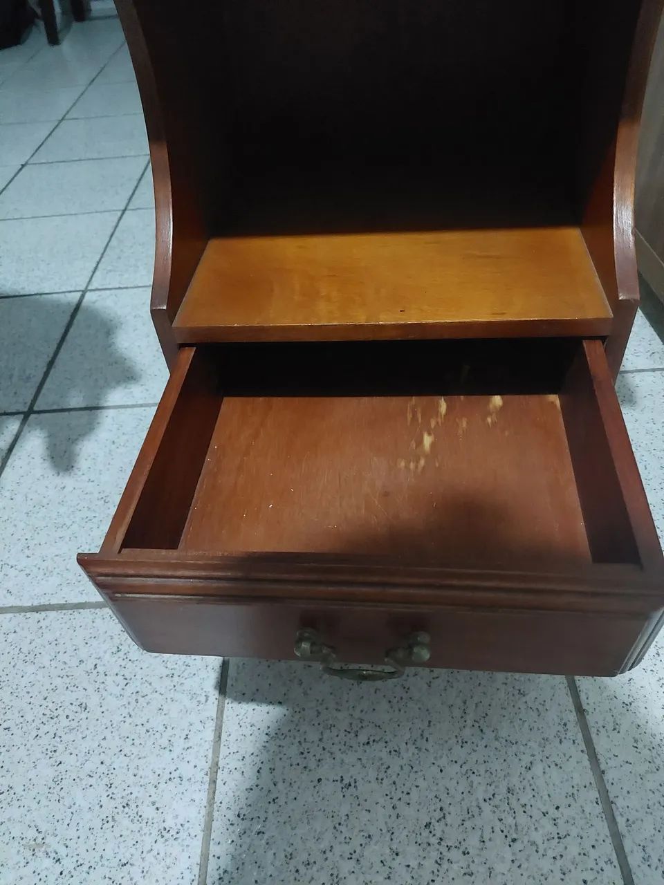 Vendo mesinha de madeira - Foto 3