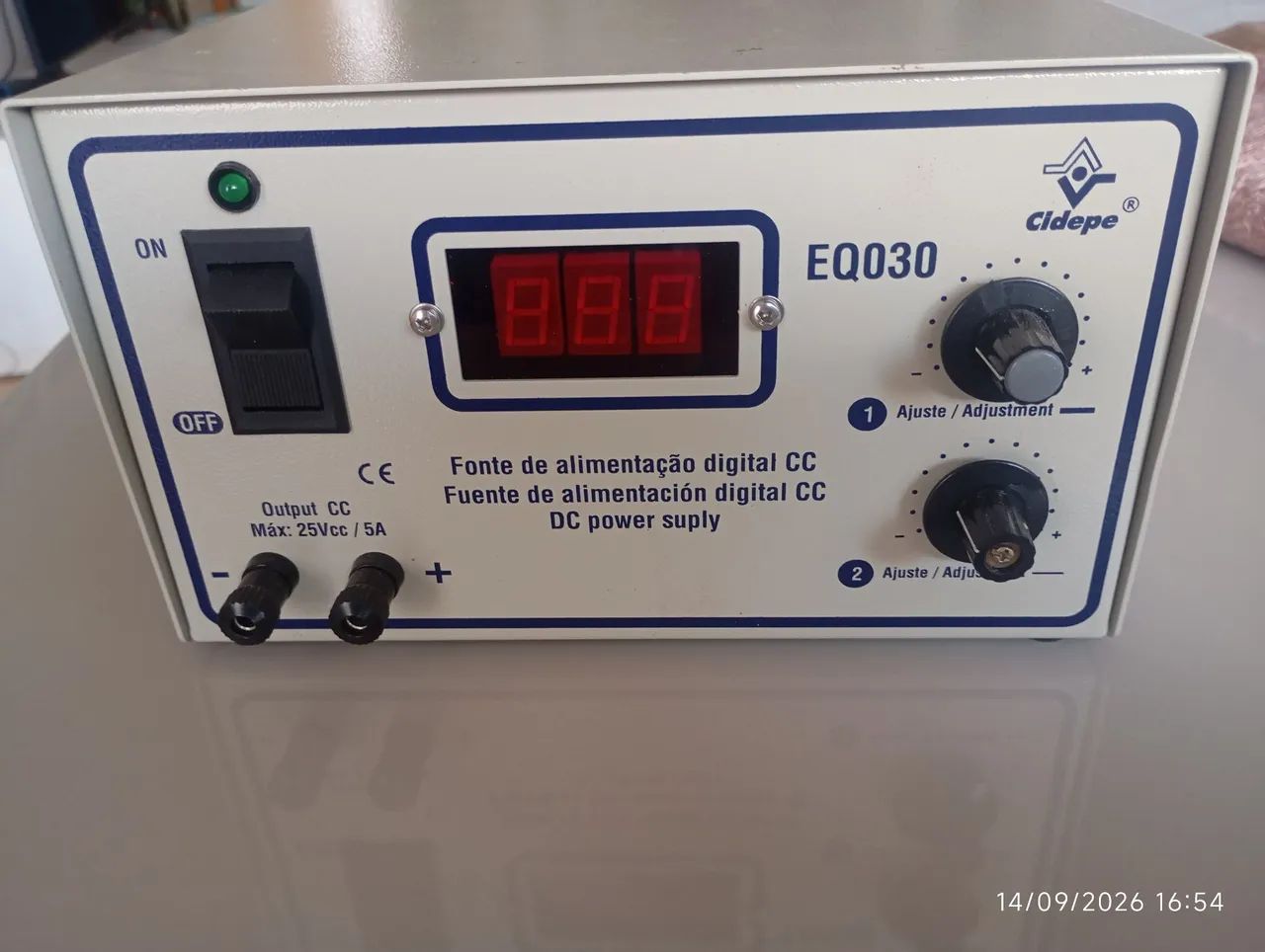 Fonte de alimentação digital CC EQ 030