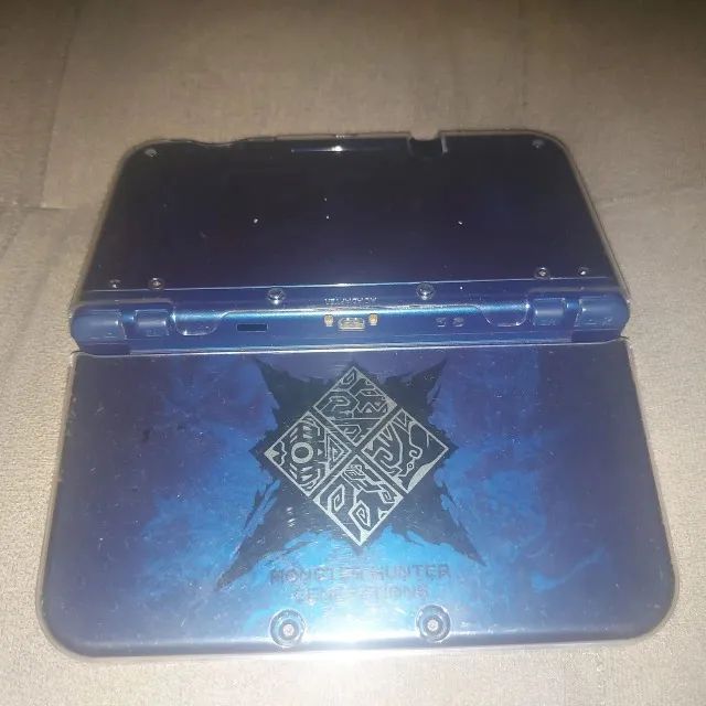Nintendo New 3DS XL Monster Hunter Generations Destravado Com 64GB De Jogos + Case - Foto 3