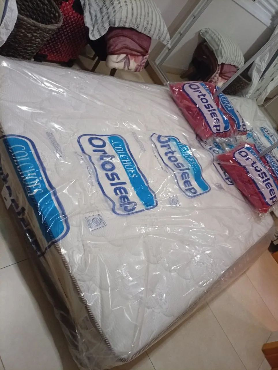 Colchão Queen molas ensacadas + dois travesseiros de brinde 