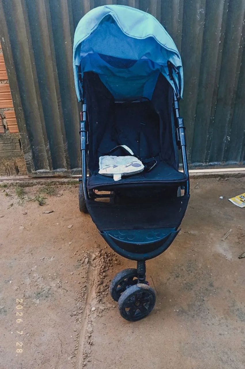 Vendo carrinho de bebê masculino 