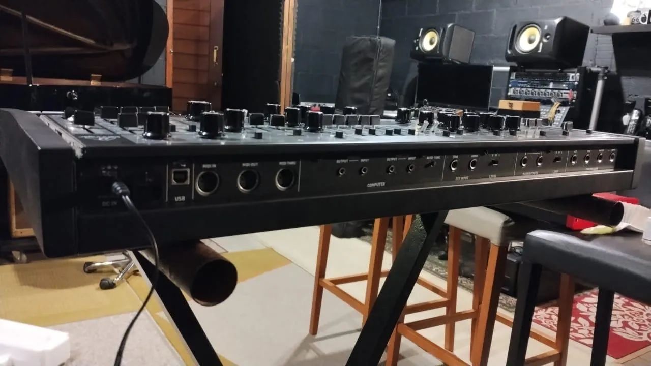 Vendo Teclado Behringer MS-5 - Foto 3