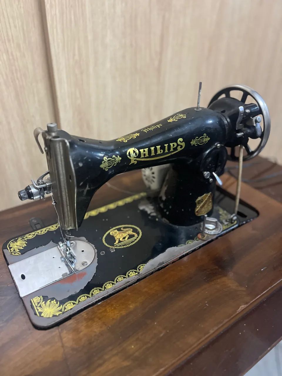 Máquina de costura antiga - Foto 2