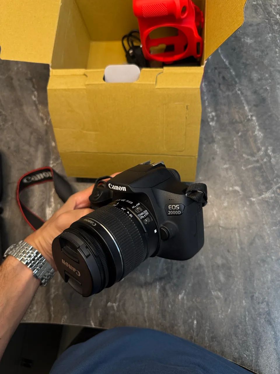 Canon EOS 2000D