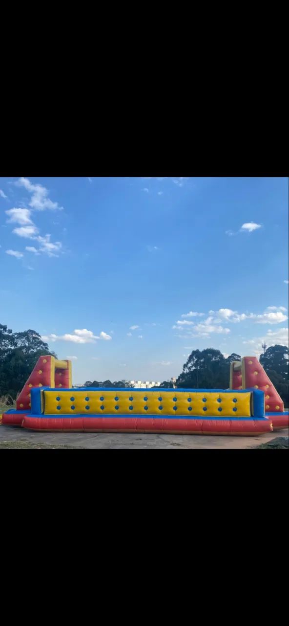 Brinquedos infláveis e barraquinha e carrinhos de algodão doce e pipoca  - Foto 2