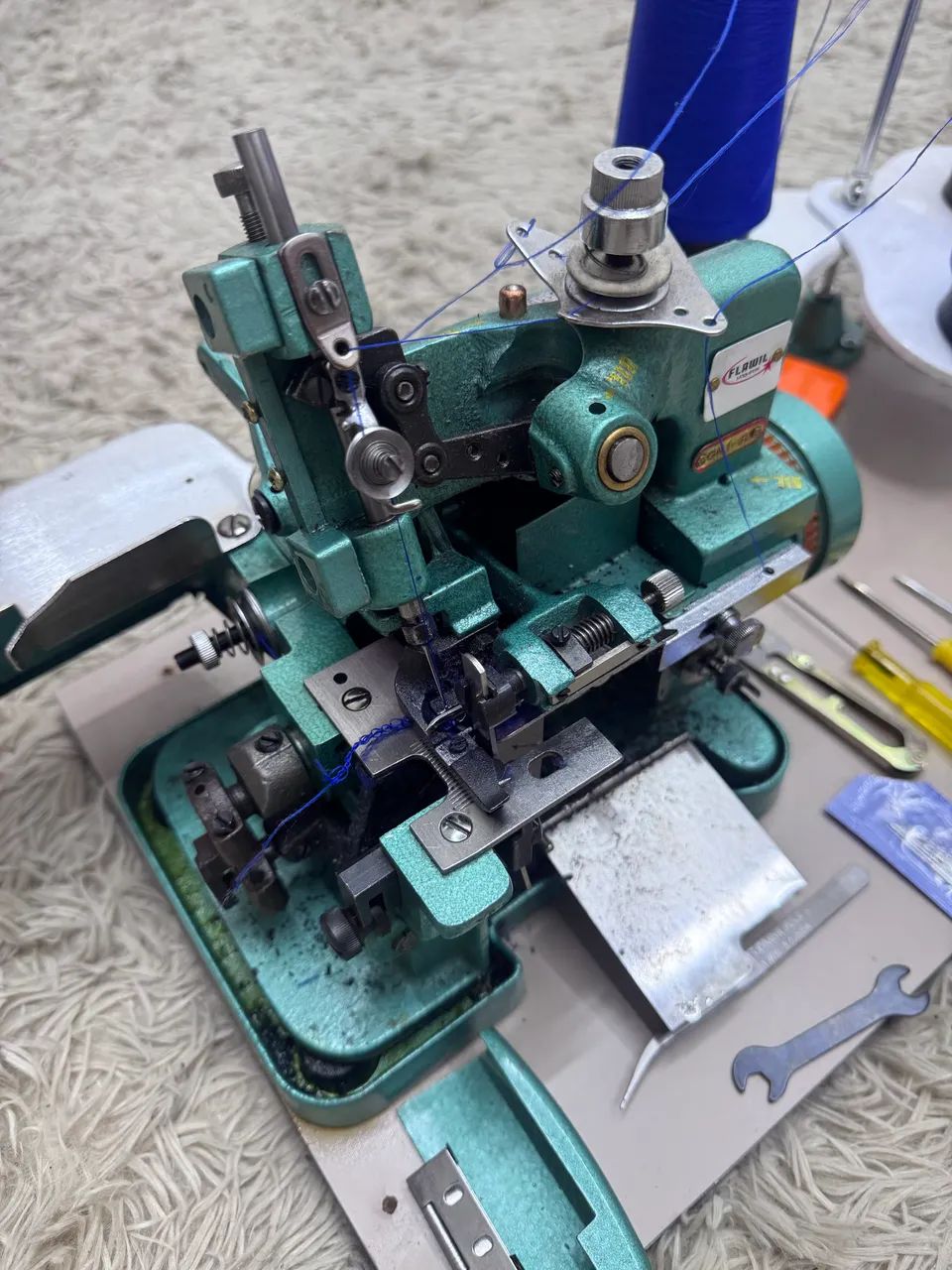 Maquina overlock Semi-Industrial Chinesa GN1-6D pouco usada - Foto 5