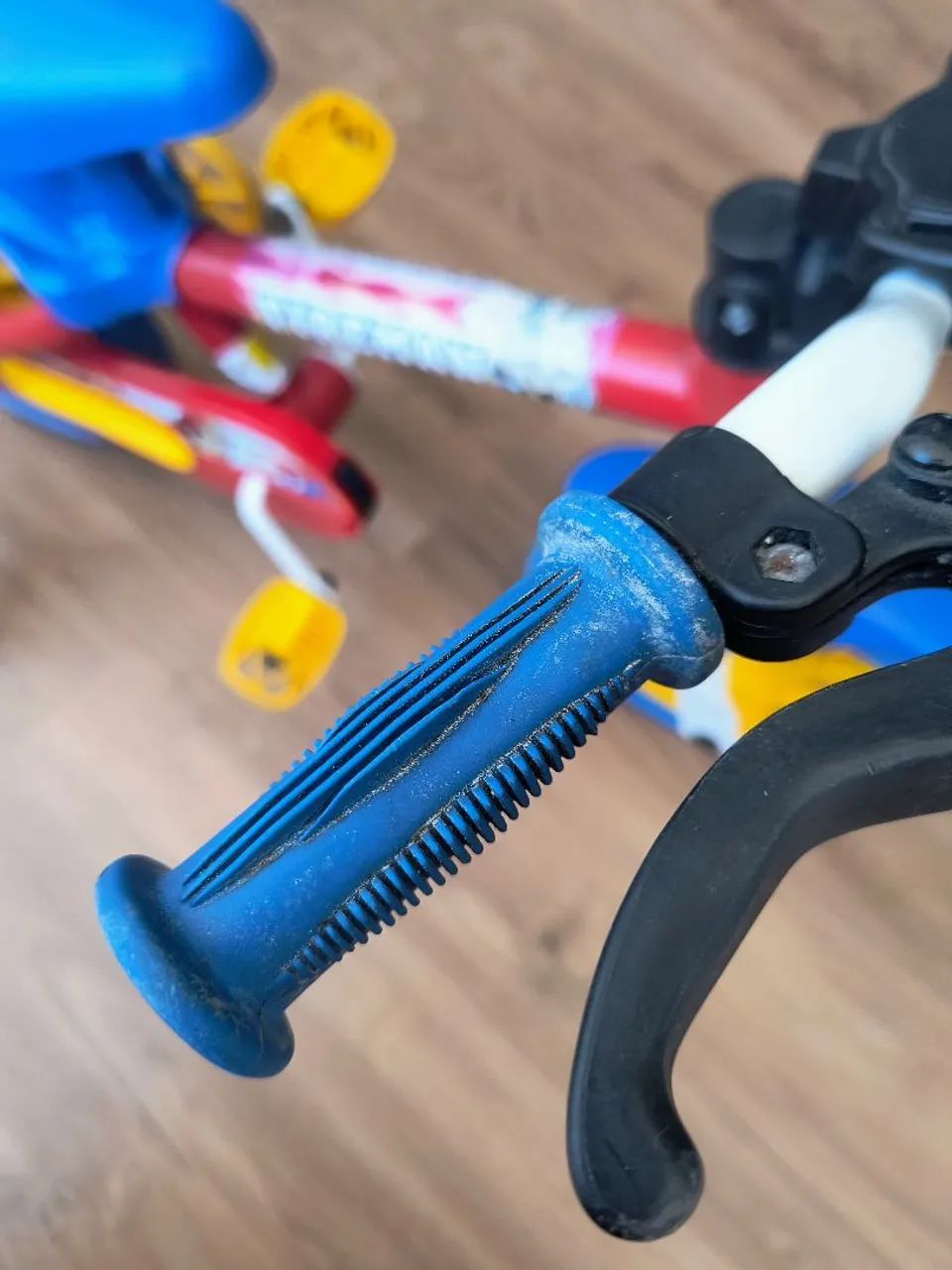 Bicicleta infantil com rodinhas  - Foto 3