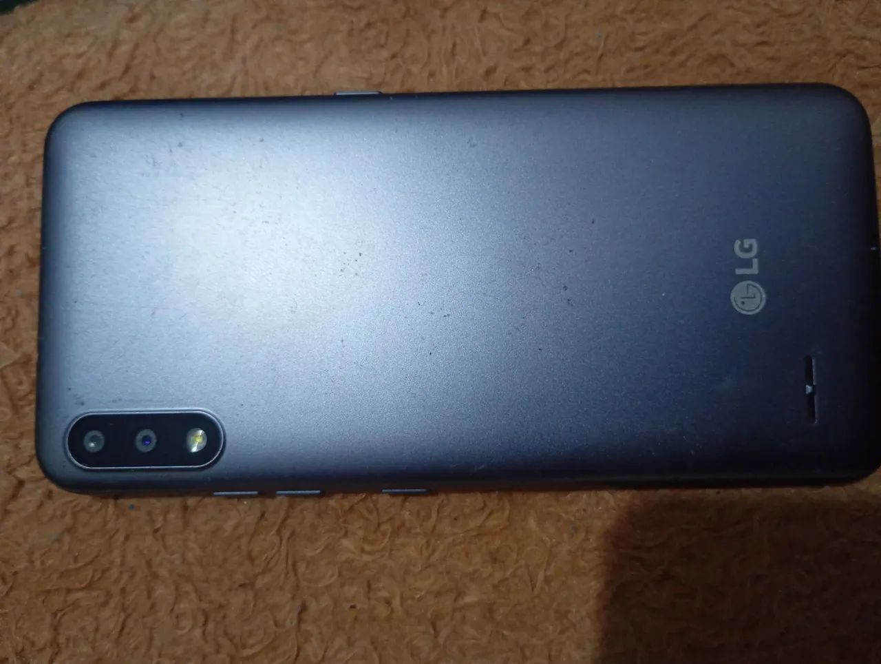 vendo celular LG k22 todo bom só botar chip usa - Foto 2