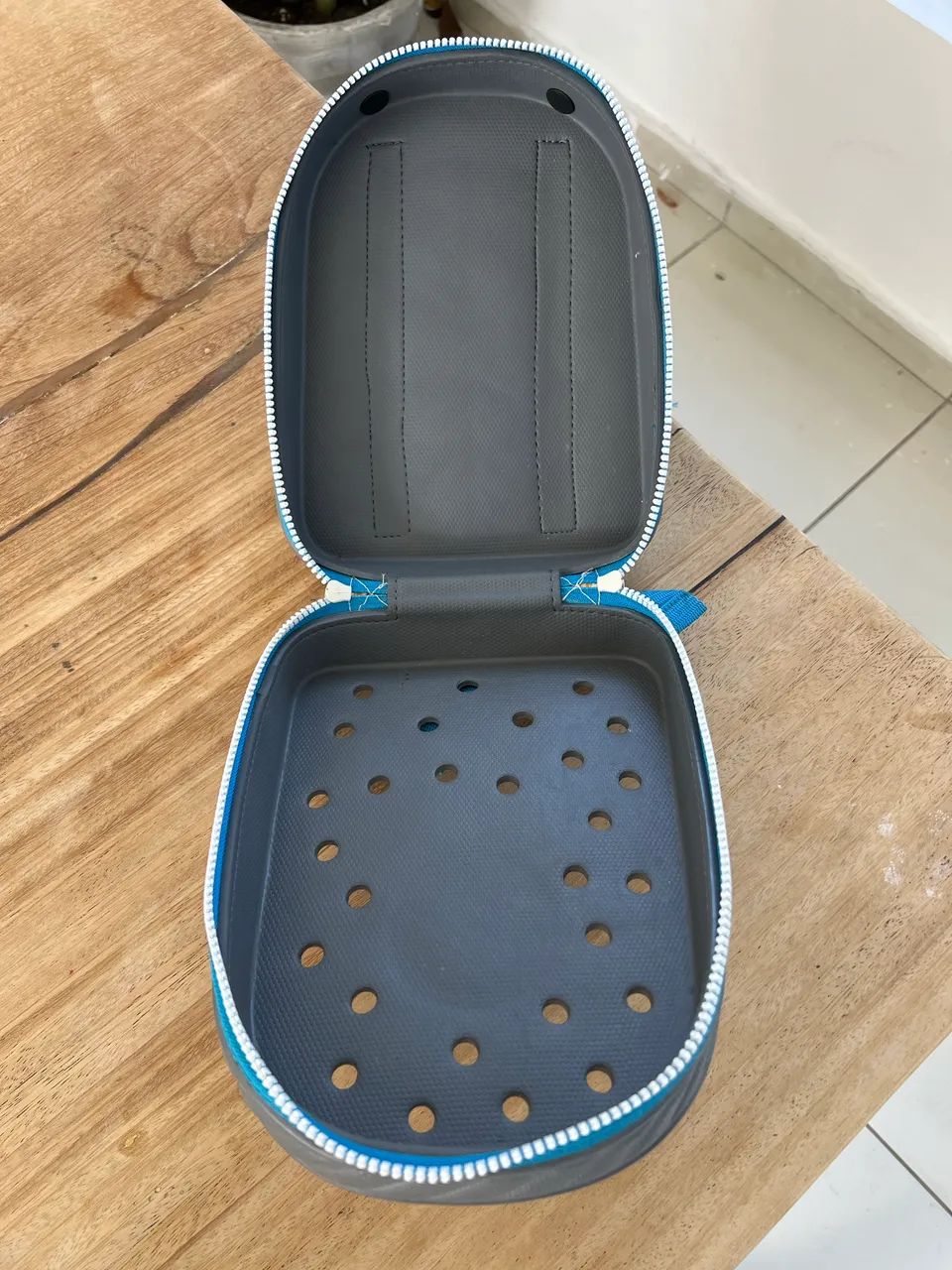 Mochila infantil Crocs original rígida cinza e azul - Foto 4