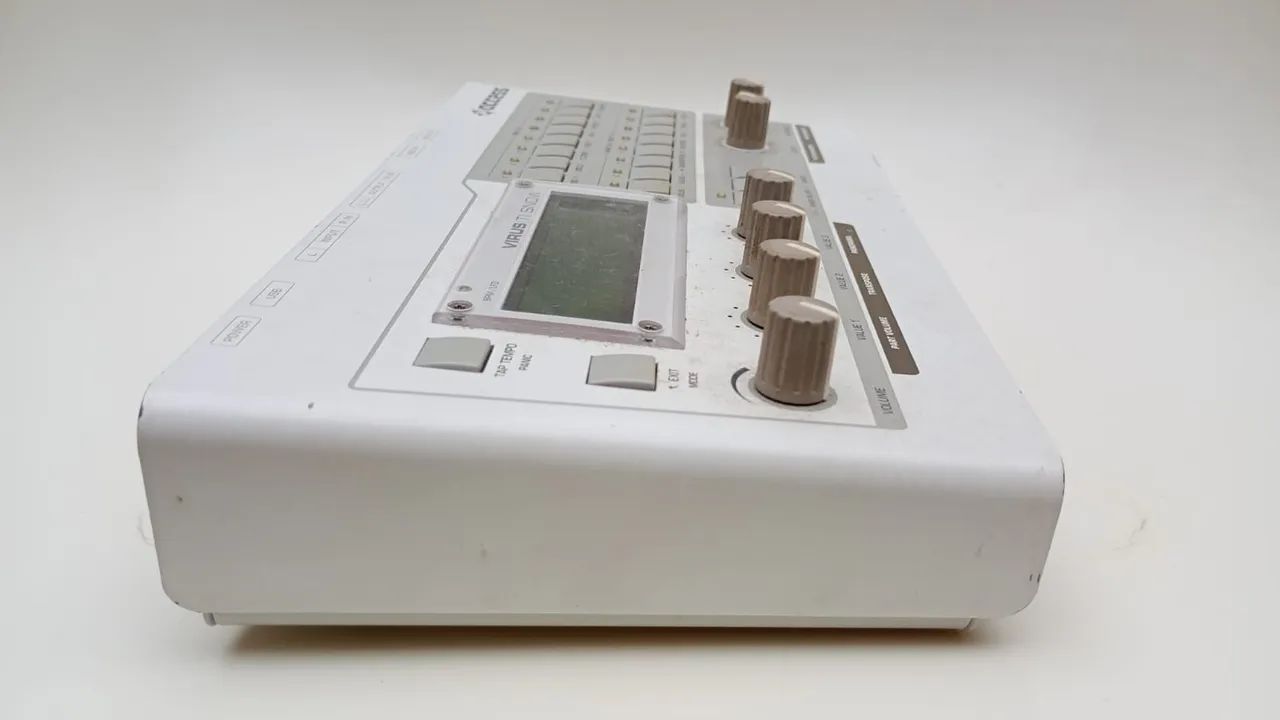 Sintetizador Access Virus TI Snow - Instrumentos musicais - Vila