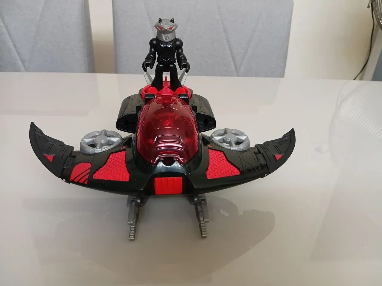 Imaginext nave vilão Arraia Negra com 2 bonecos  - Foto 2