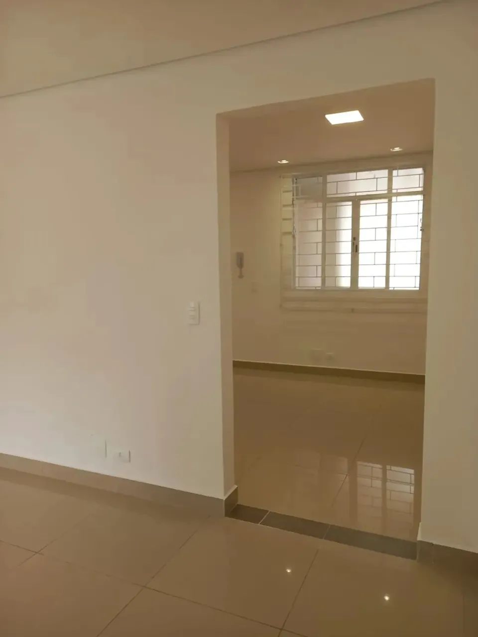 Sala Comercial para Alugar Com 2 Ambientes 39m² Frente ao Shopping Palladium -Água Verde-  - Foto 5
