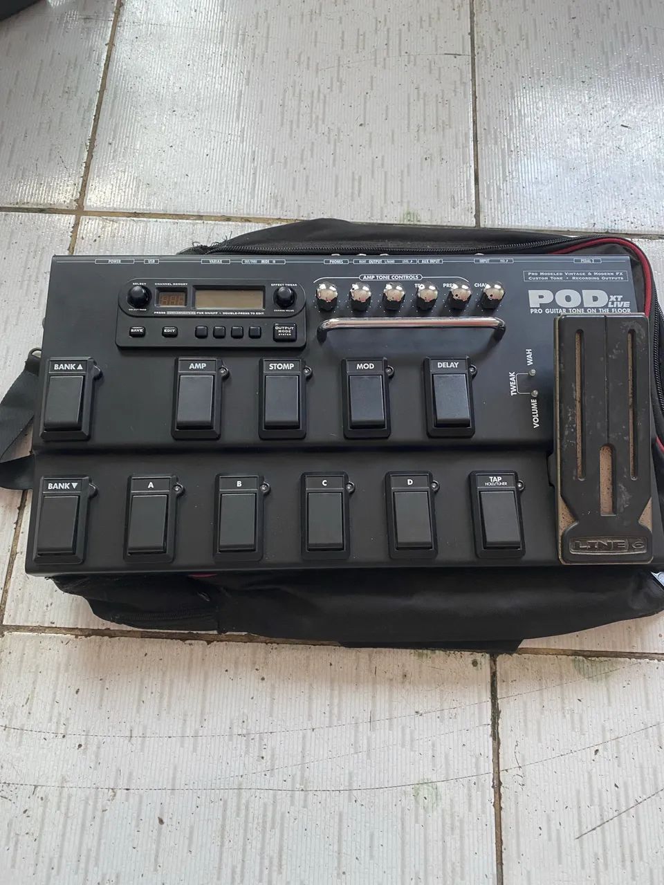 Pedaleira POD XT LIVE LINE6 