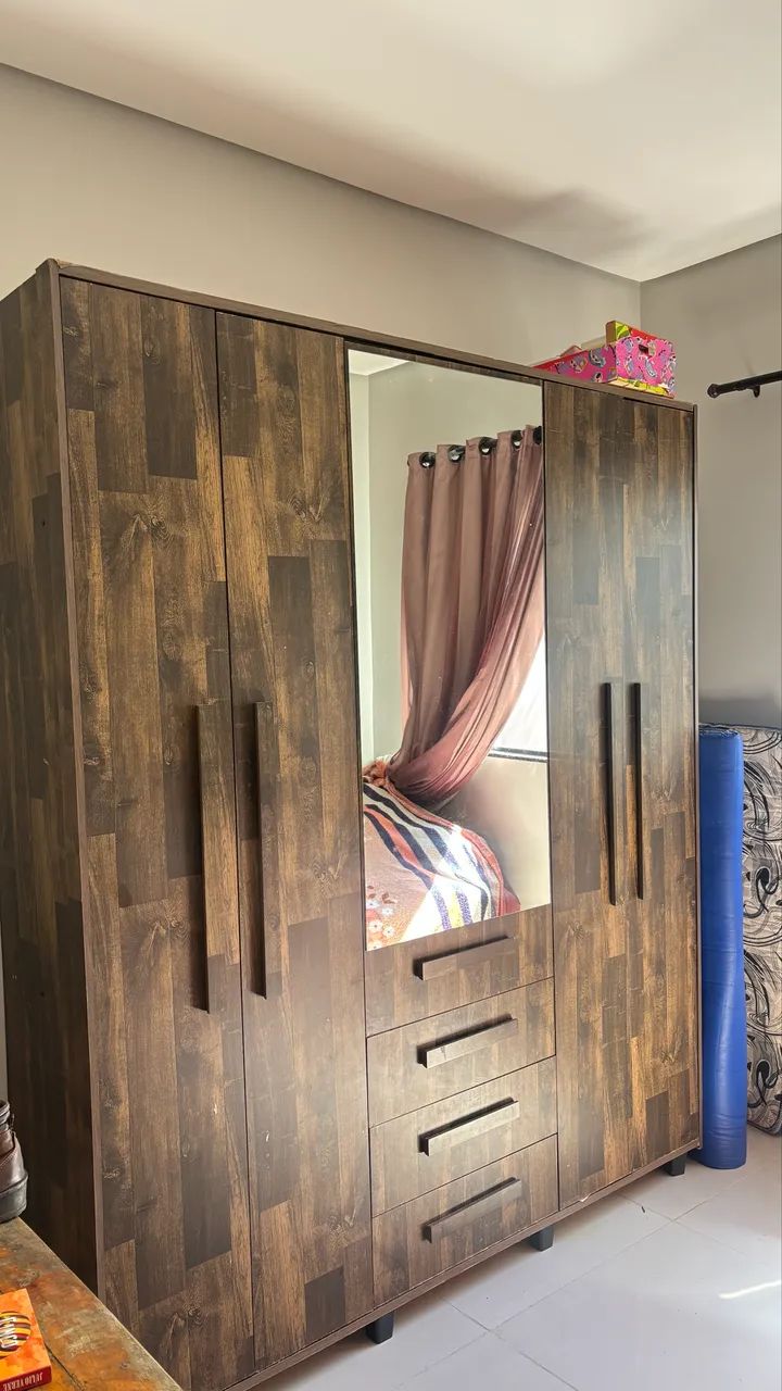 Guarda-roupa solteiro conservado 