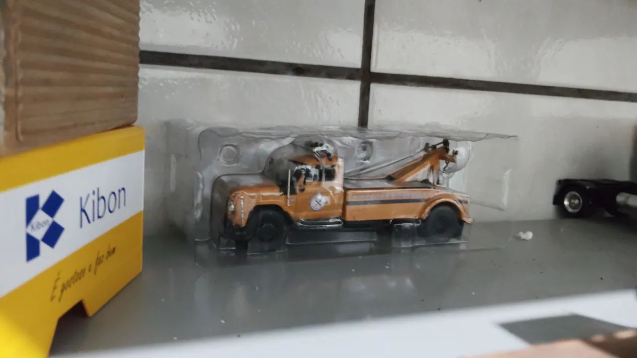 Miniatura caminhão Chevrolet D 60 guincho escala 1, 43  - Foto 2