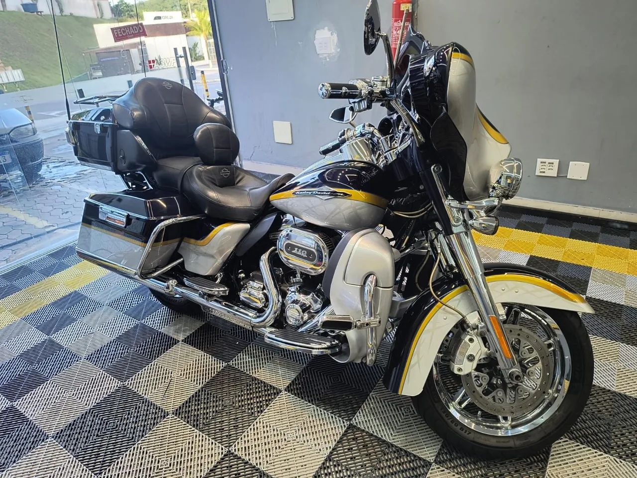 Harley - Ultra Glide CVO 2012  - Foto 2