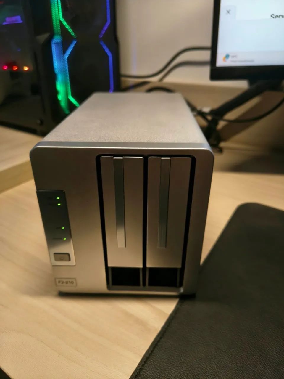 Servidor NAS - TerraMaster F210 - com 2 discos de 16 tb cada