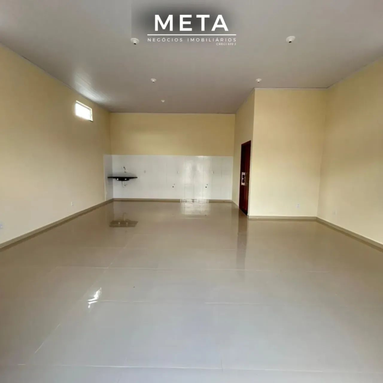 ALUGA-SE SALA COMERCIAL DE EXCELENTE PADRÃO NO BAIRRO UNIÃO