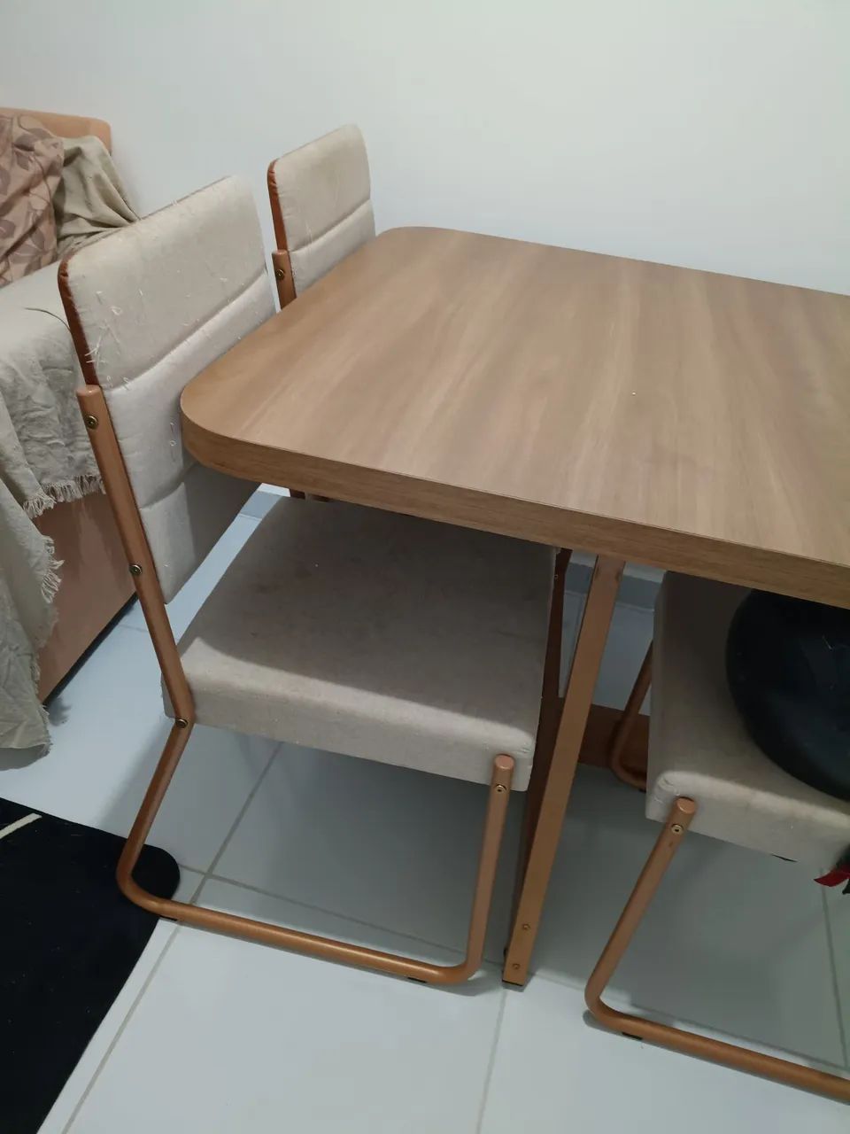 Mesa com 4 cadeiras  - Foto 2