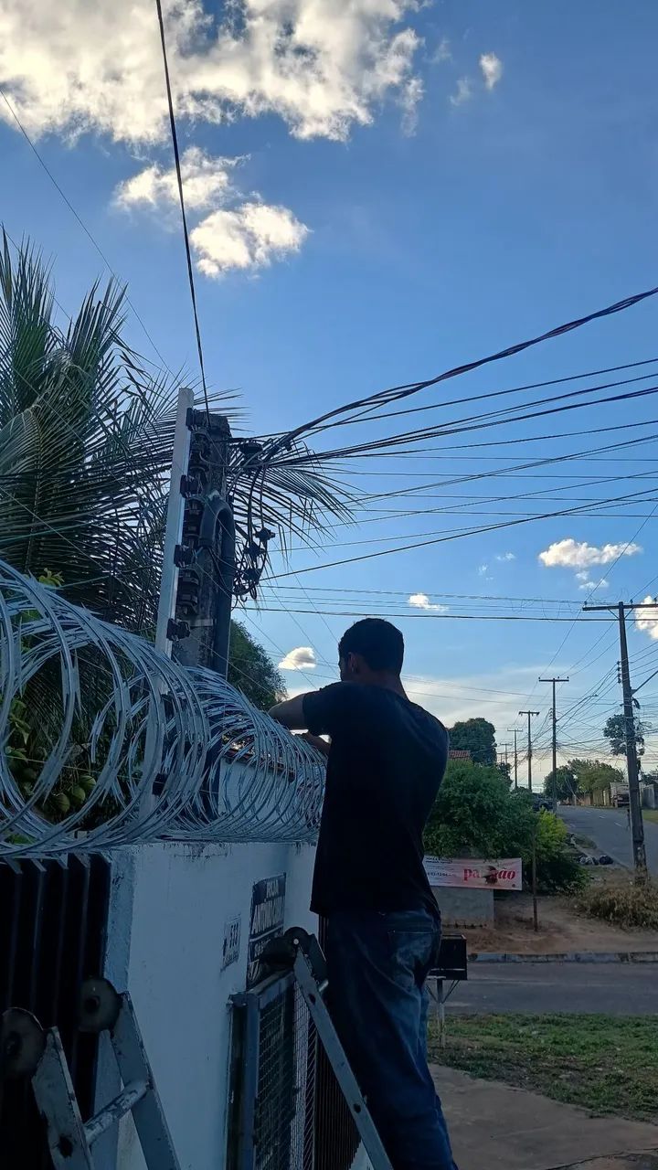 Instalação de cerca elétrica, câmeras e motor de portão  - Foto 2