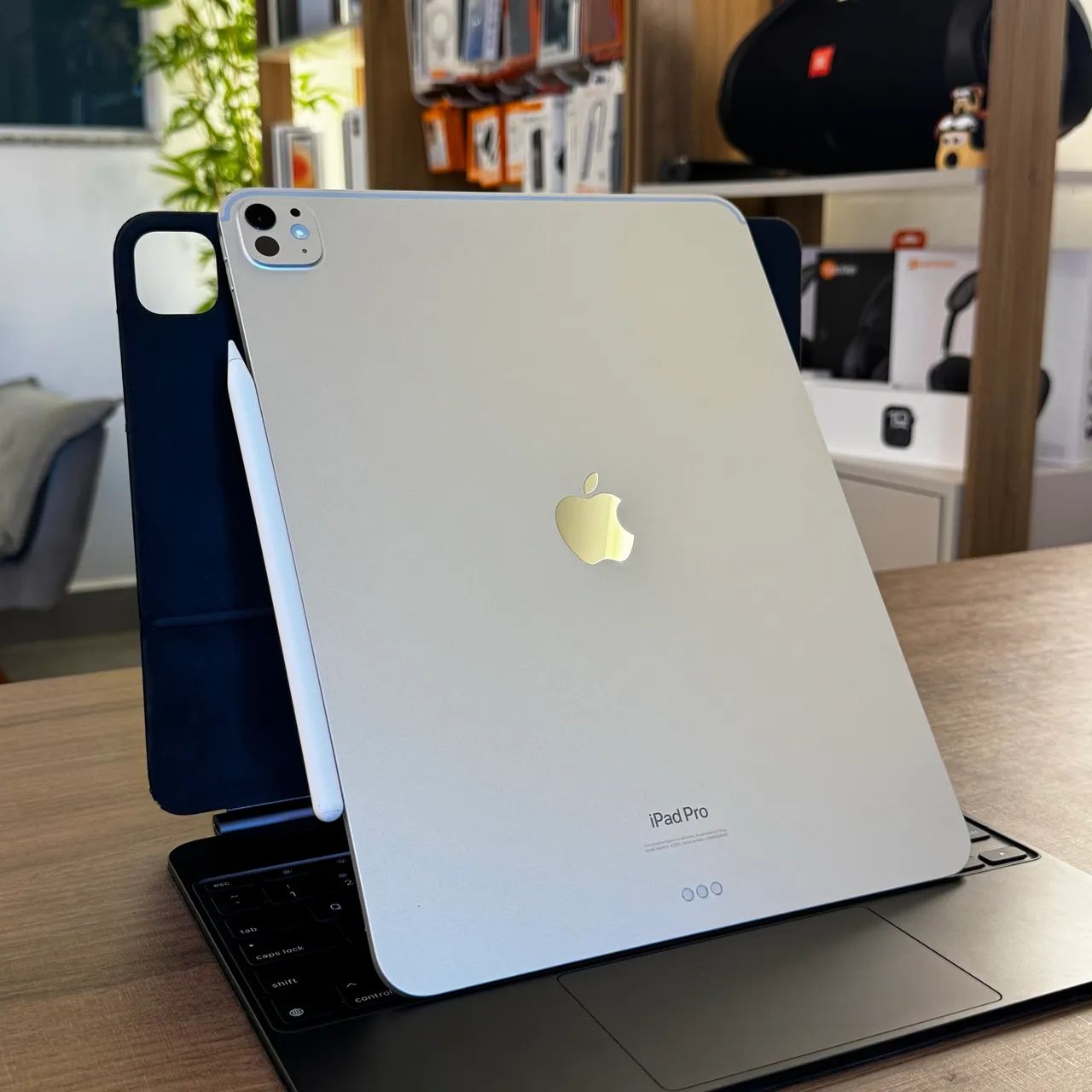 iPad Pro M4 512 GB (13 polegadas) + Keyboard 2º Ger. + Pencil Pro - loja física - garantia