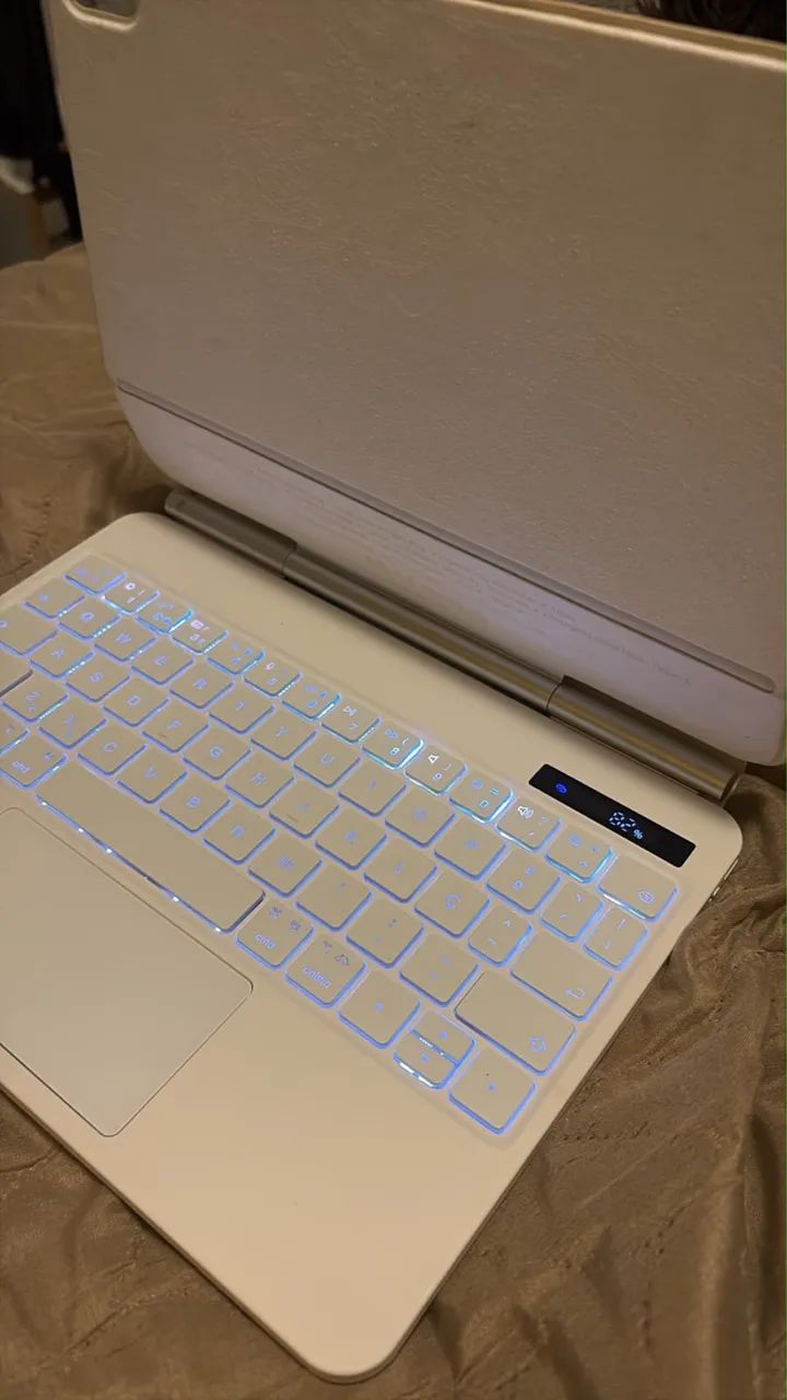Capinha com teclado para iPad 10° - Foto 2